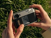 Сообщается, что Fujifilm X half пользуется настоящим успехом у потребителей. (Источник изображения: Fujifilm)